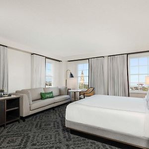 Corner King Room